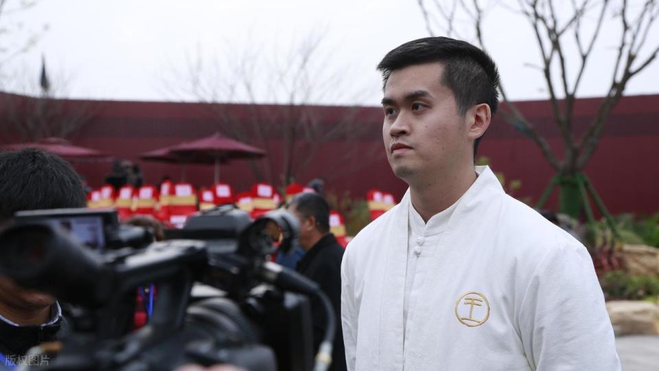 一切过去的, 事件 一切过去的, 事件